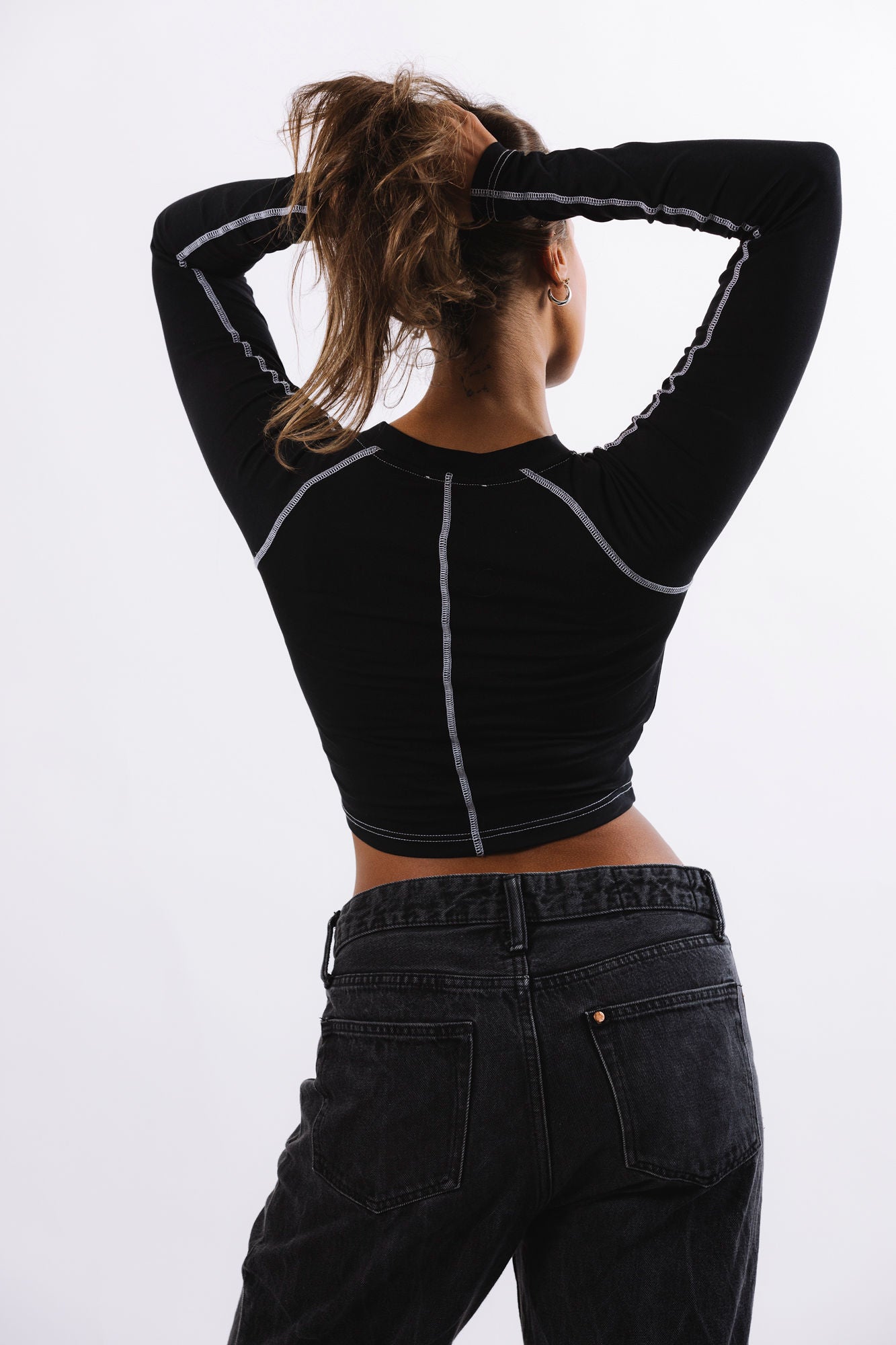 BLACK LONGSLEEVE TOP